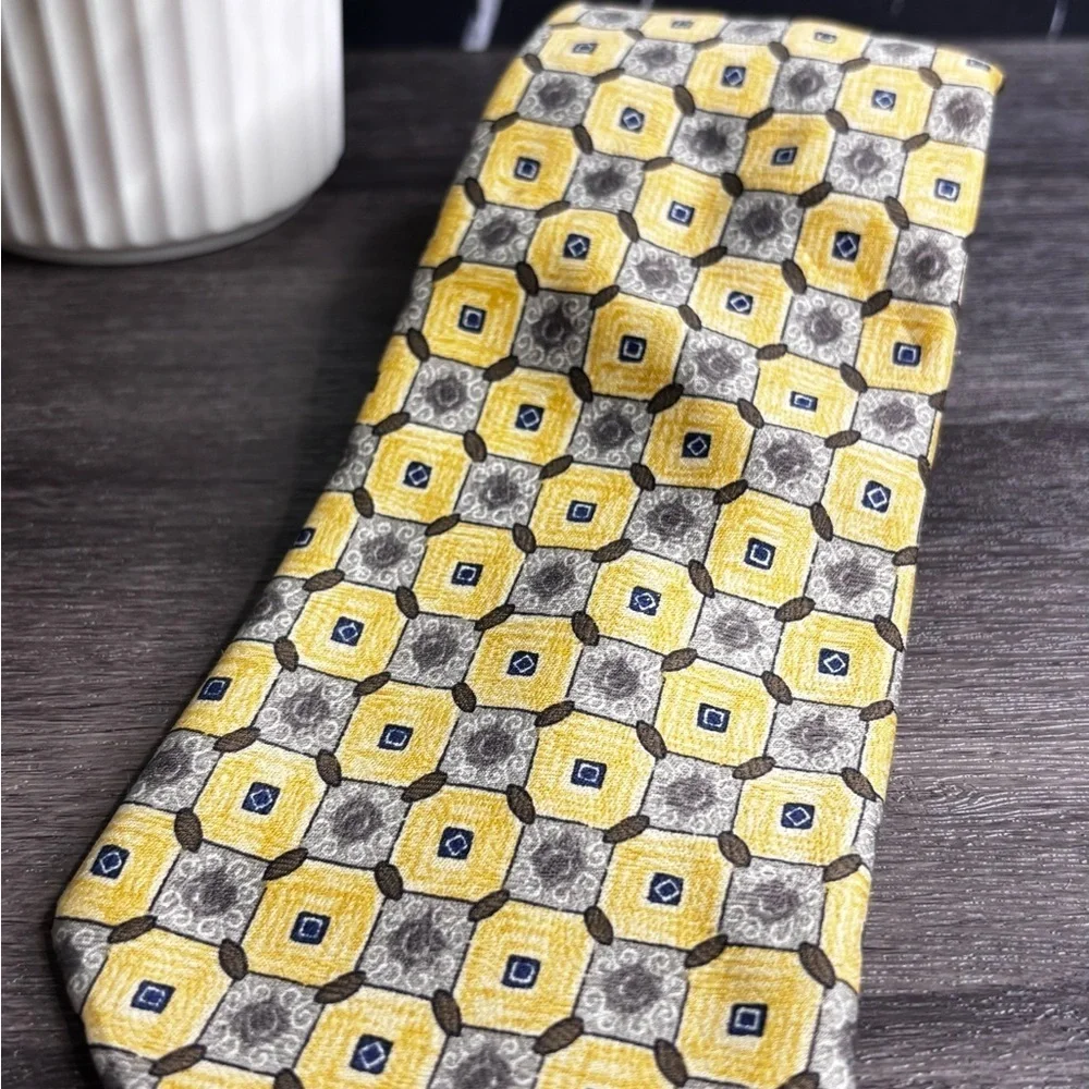 Modern Yellow and Gray Patterned Tie
